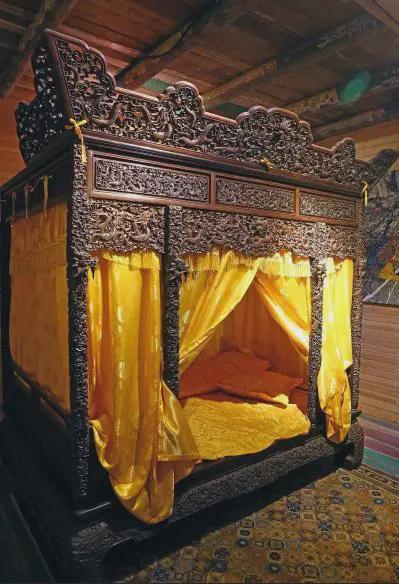 睡紫檀、坐酸枝、入药黄花梨、鸡翅木？每种红木都有不同的讲究